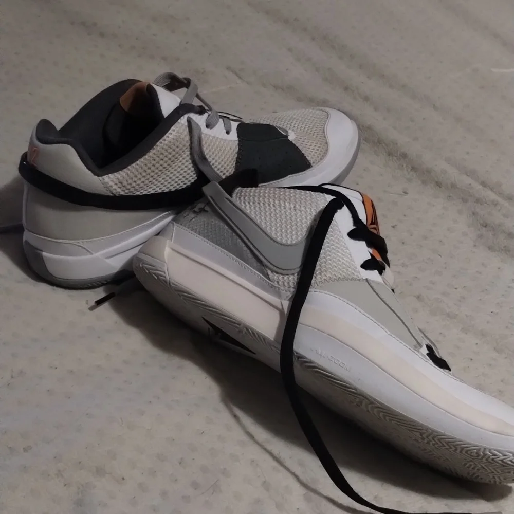 Ja Morant Nike basketball shoes - Picture 3 of 9